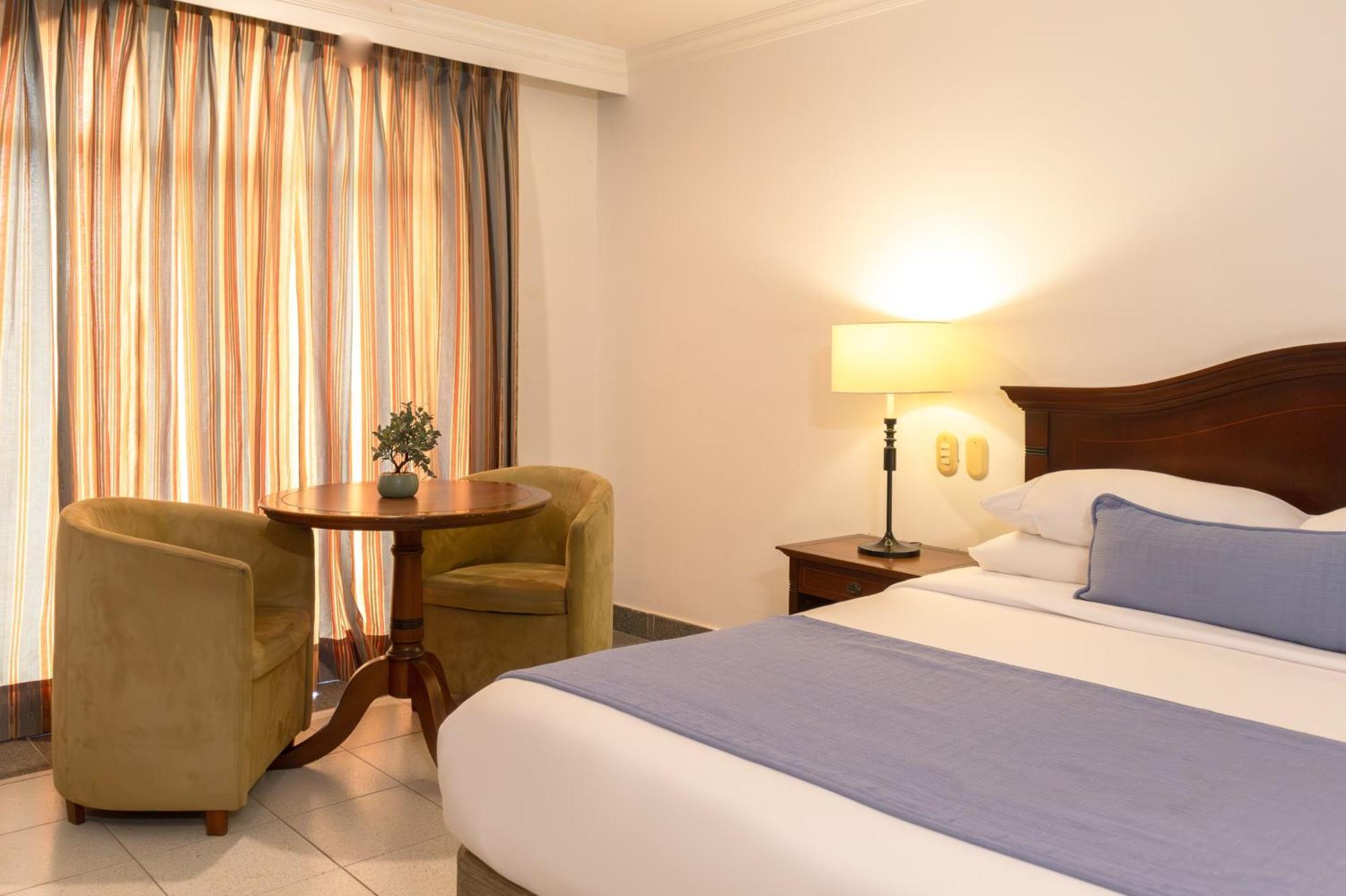 Standard Queen Room