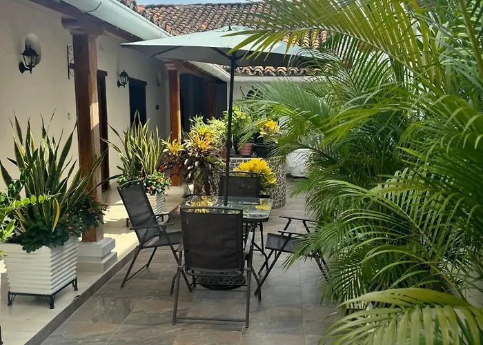 HOTEL PLAZA BOLIVAR MOMPOX ubicado en el centro histórico con parqueadero interno
