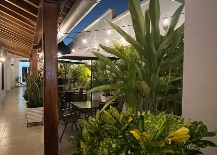 HOTEL PLAZA BOLIVAR MOMPOX ubicado en el centro histórico con parqueadero interno