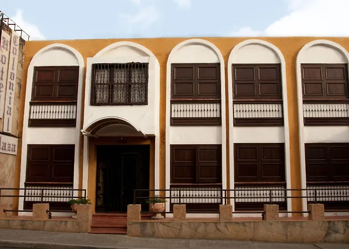 Colonial Plaza