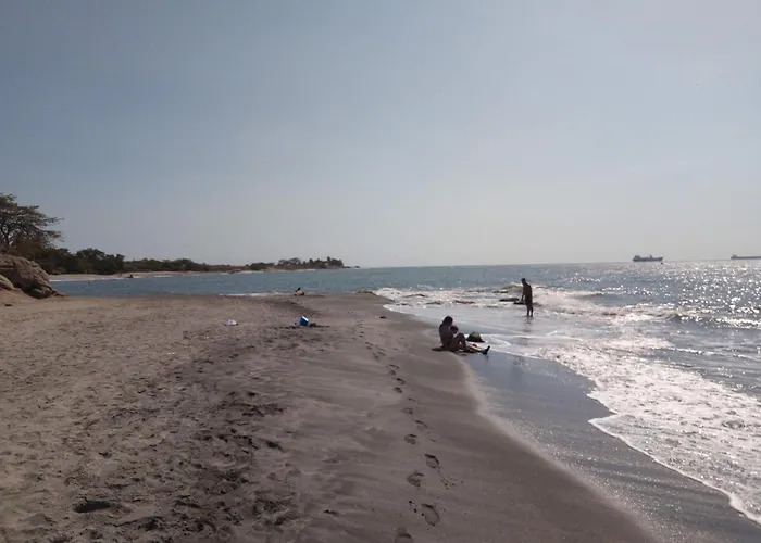 Hospedaje Mi Fortaleza, Con Piscina, Parqueadero Y Estamos A 10 Minutos Caminando A Playa Dormida, 5 Minutos Del Aeropuerto Y A 15 Del Rodadero En Bus Santa Marta 